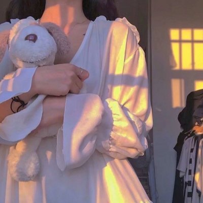 在那河畔青草青